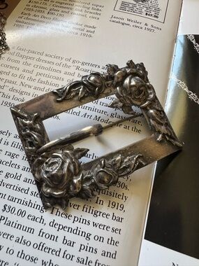 Harman’s vintage brooch beautiful art nouveau silver tone preowned